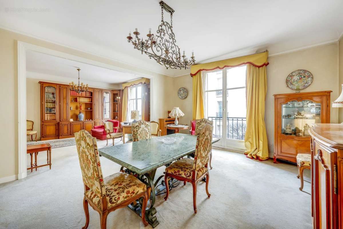 Appartement à NEUILLY-SUR-SEINE