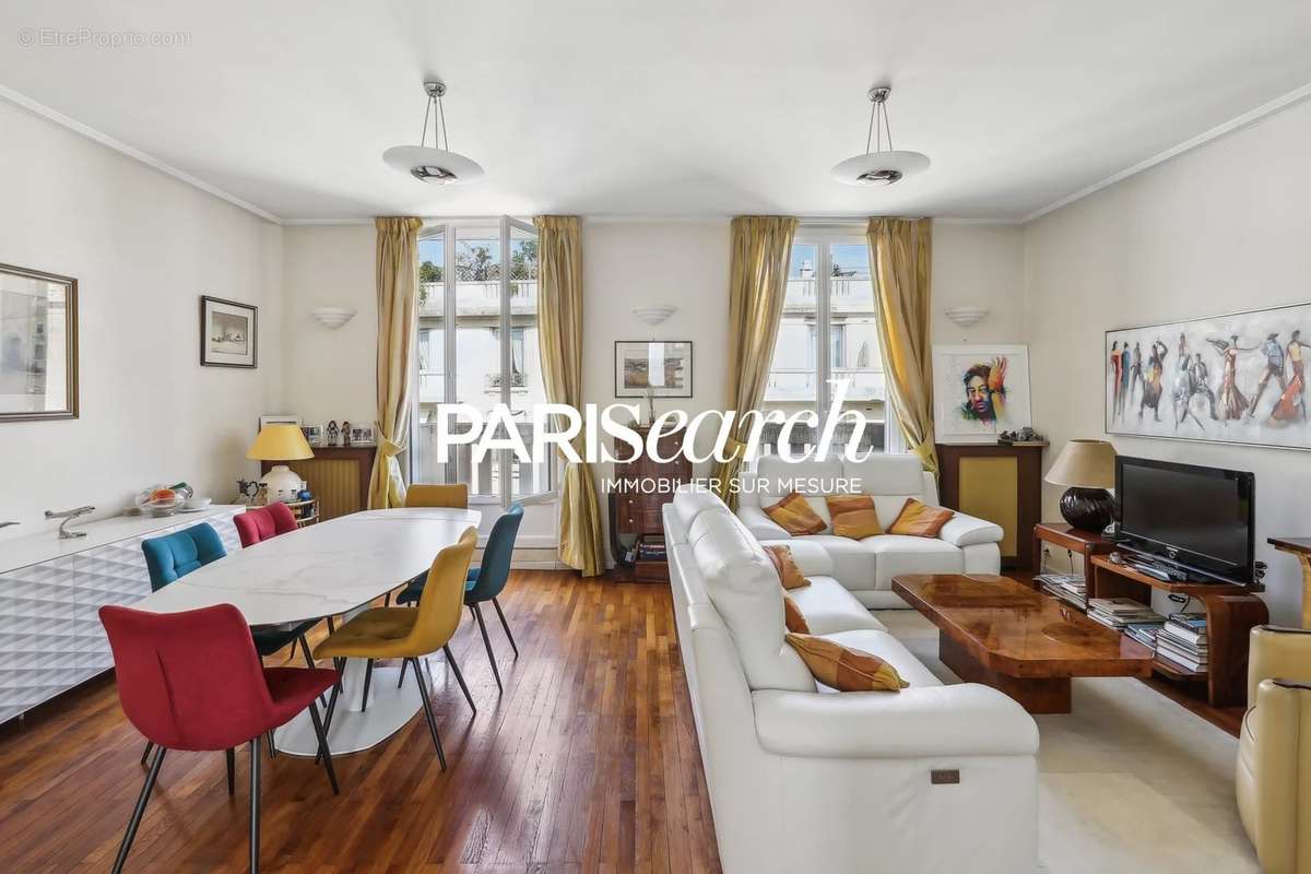 Appartement à PARIS-16E