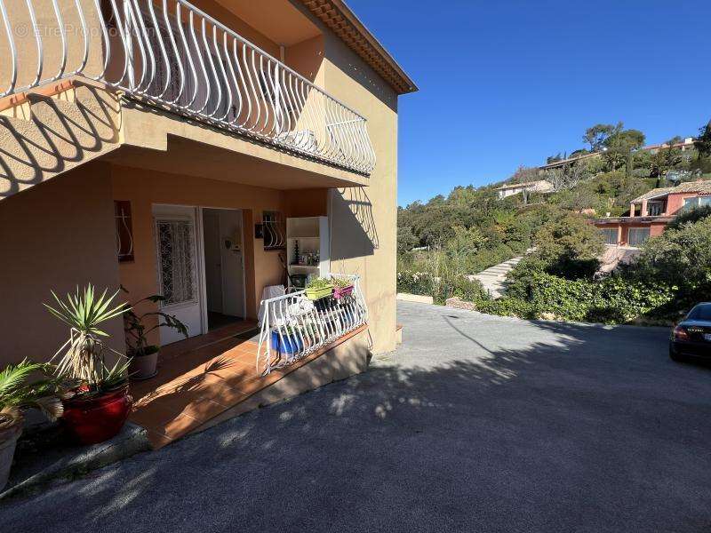 Appartement à ROQUEBRUNE-SUR-ARGENS