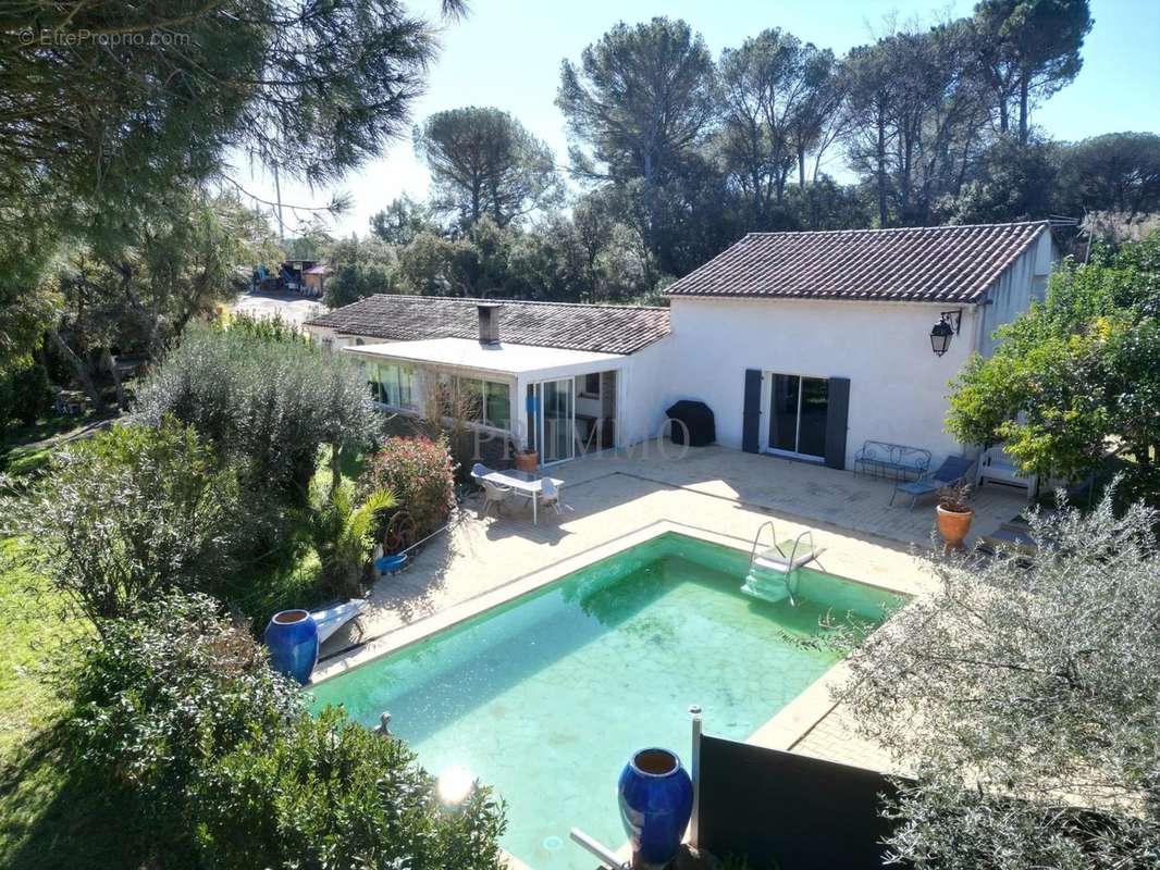 Maison à ROQUEBRUNE-SUR-ARGENS