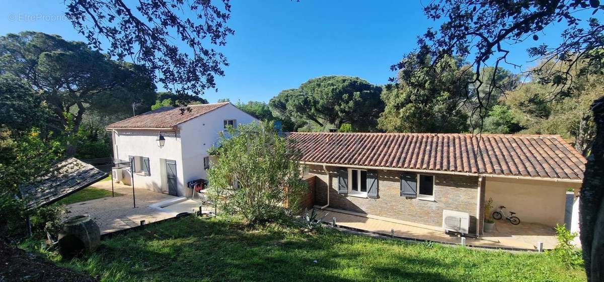 Maison à ROQUEBRUNE-SUR-ARGENS