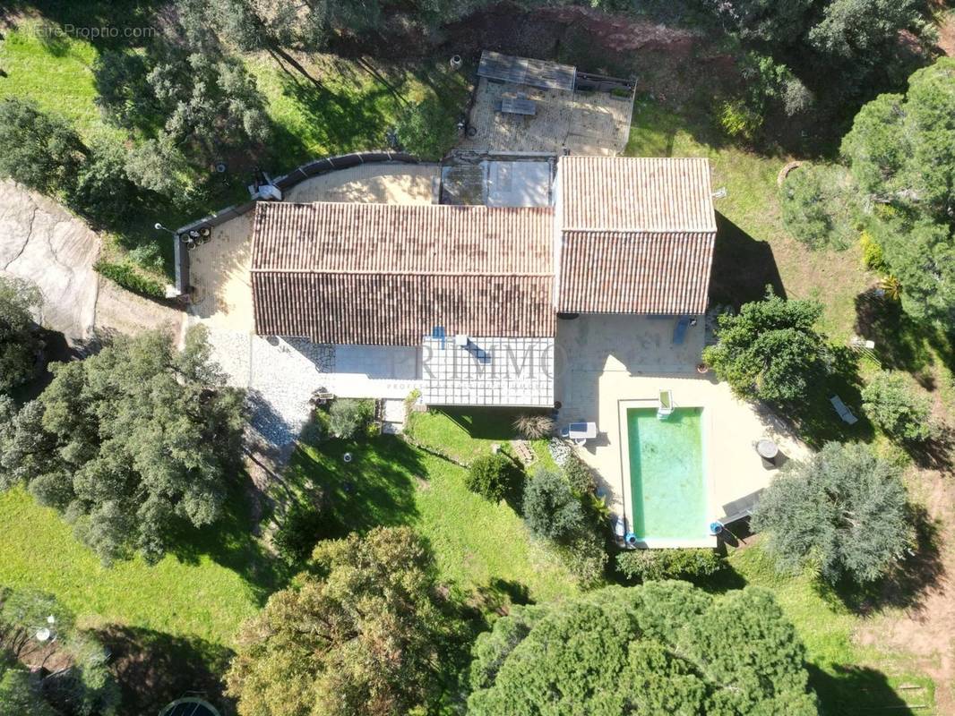 Maison à ROQUEBRUNE-SUR-ARGENS