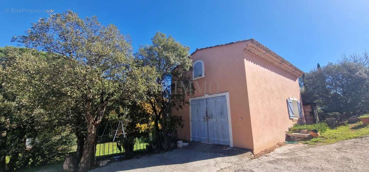 Maison à ROQUEBRUNE-SUR-ARGENS