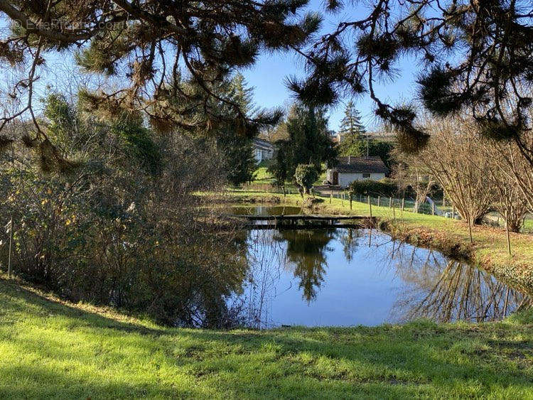 etang - Maison à CHALAIS