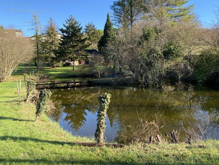 etang - Maison à CHALAIS