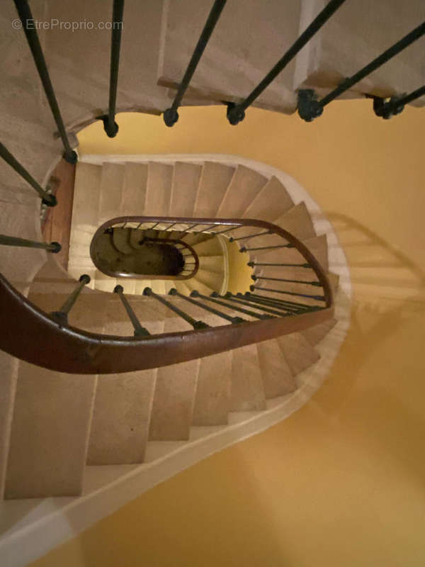 escalier - Maison à CHALAIS