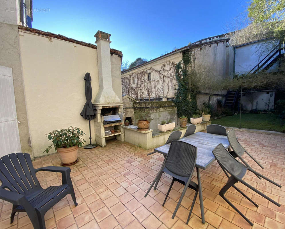 terrasse - Maison à CHALAIS