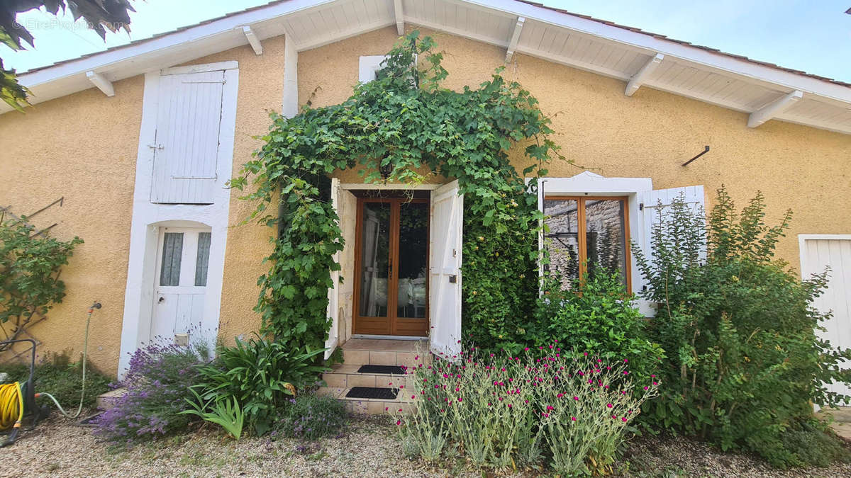 Charente house for sale with pool. maison avec pis - Maison à CHALAIS