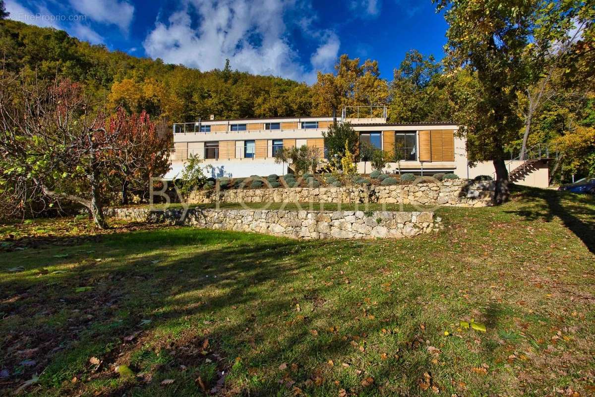 Maison à TOURRETTES-SUR-LOUP