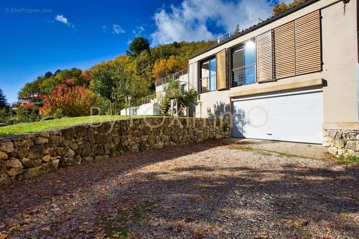 Maison à TOURRETTES-SUR-LOUP