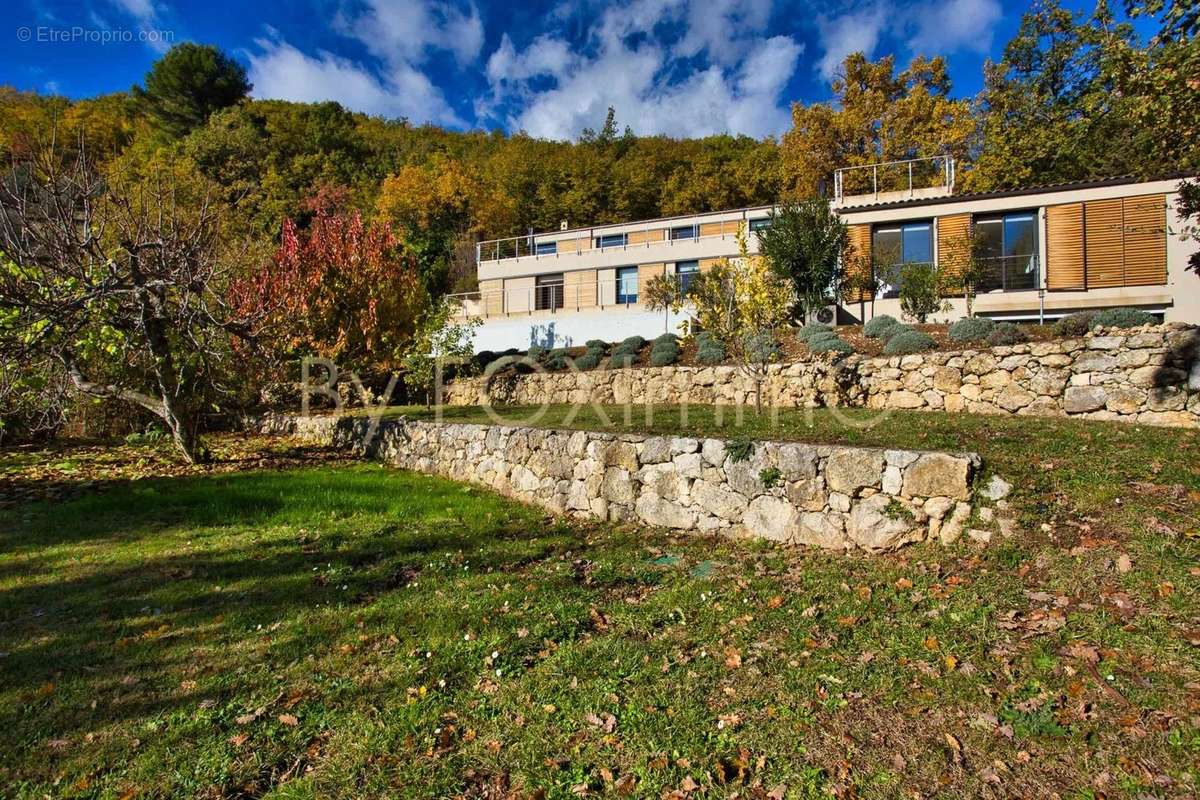 Maison à TOURRETTES-SUR-LOUP