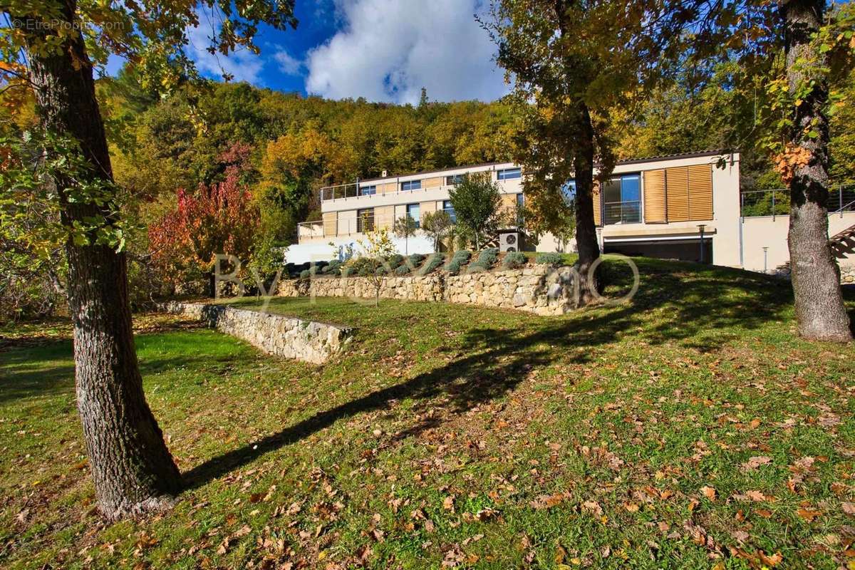 Maison à TOURRETTES-SUR-LOUP