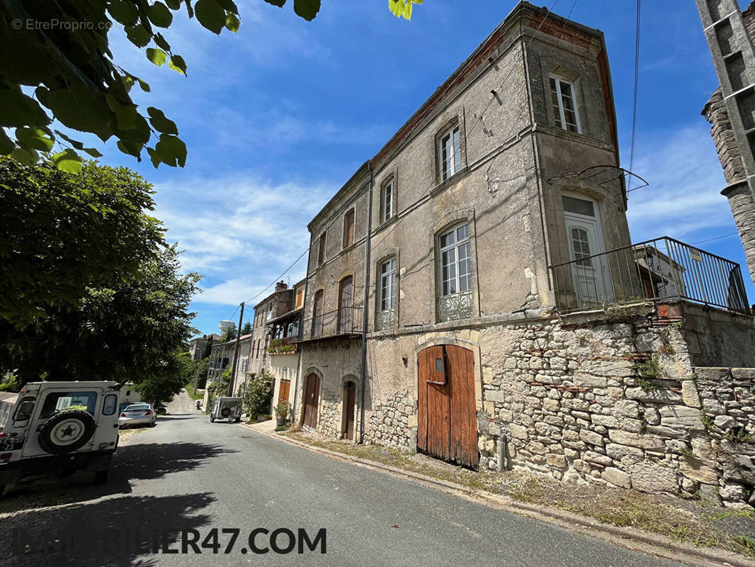 Maison à SAINT-PASTOUR