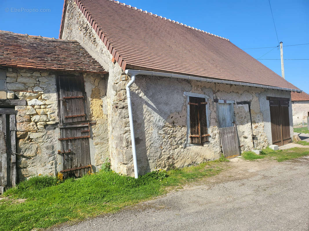 Maison à LUSSAC-LES-EGLISES