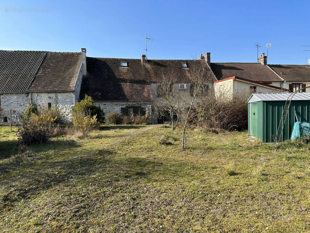 Maison à THIERS-SUR-THEVE