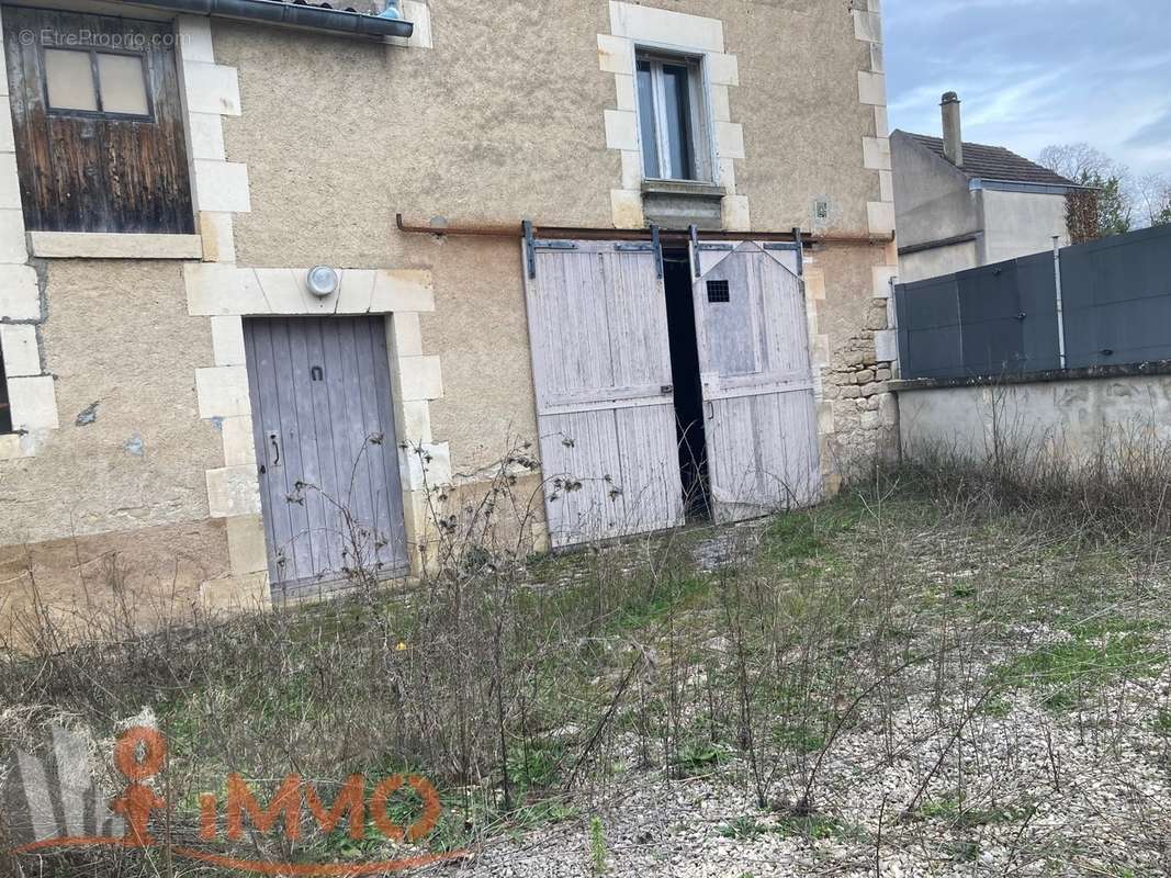 Appartement à COULANGES-SUR-YONNE