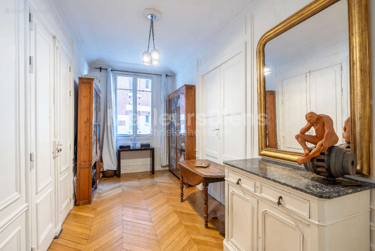 Appartement à PARIS-16E