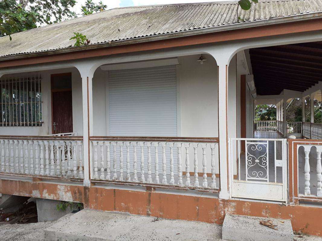 Maison à LES ABYMES