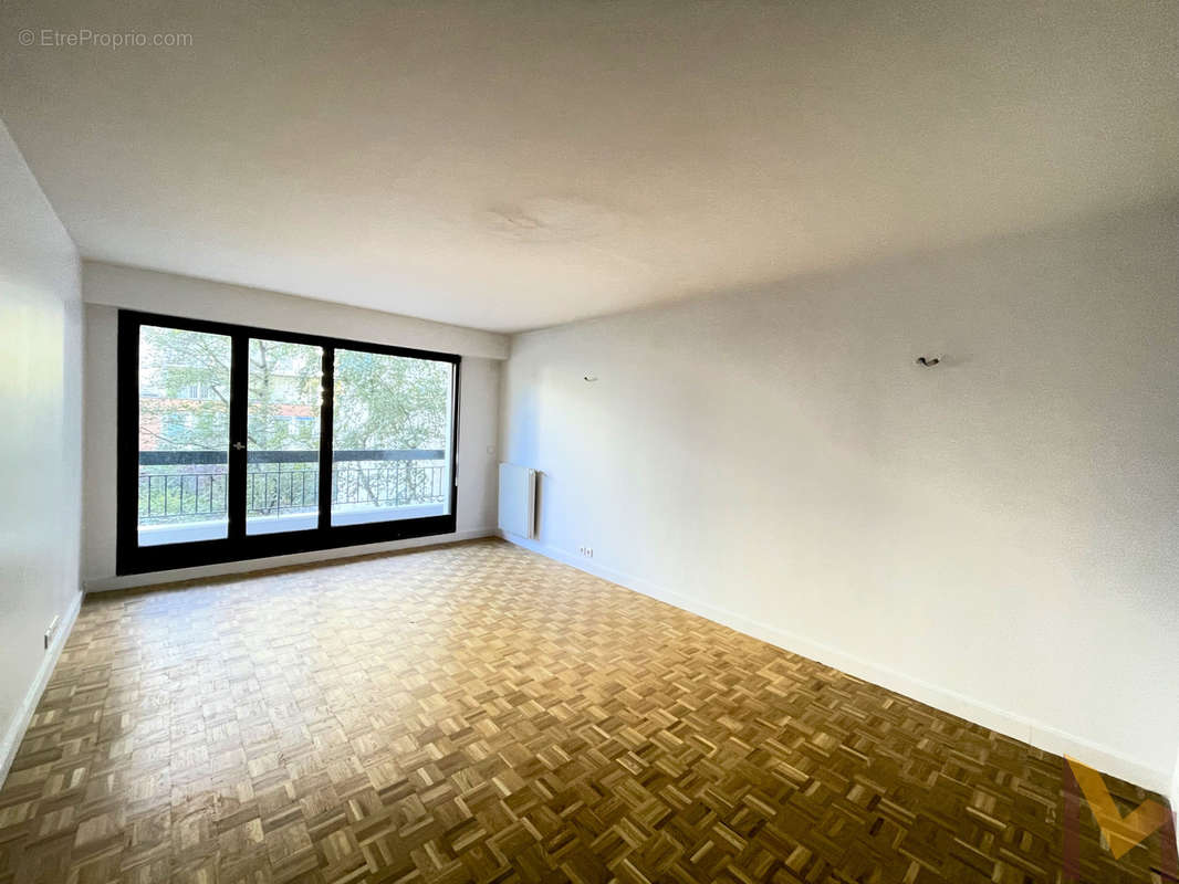 Appartement à PARIS-20E