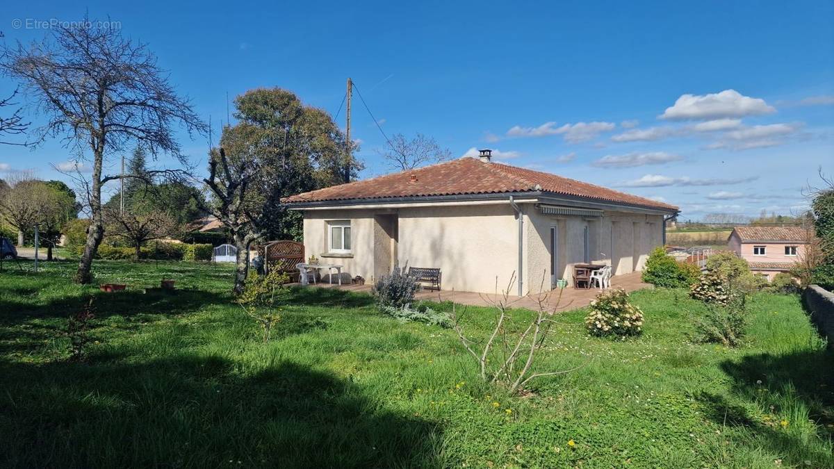 Maison à LAPEYROUSE-FOSSAT