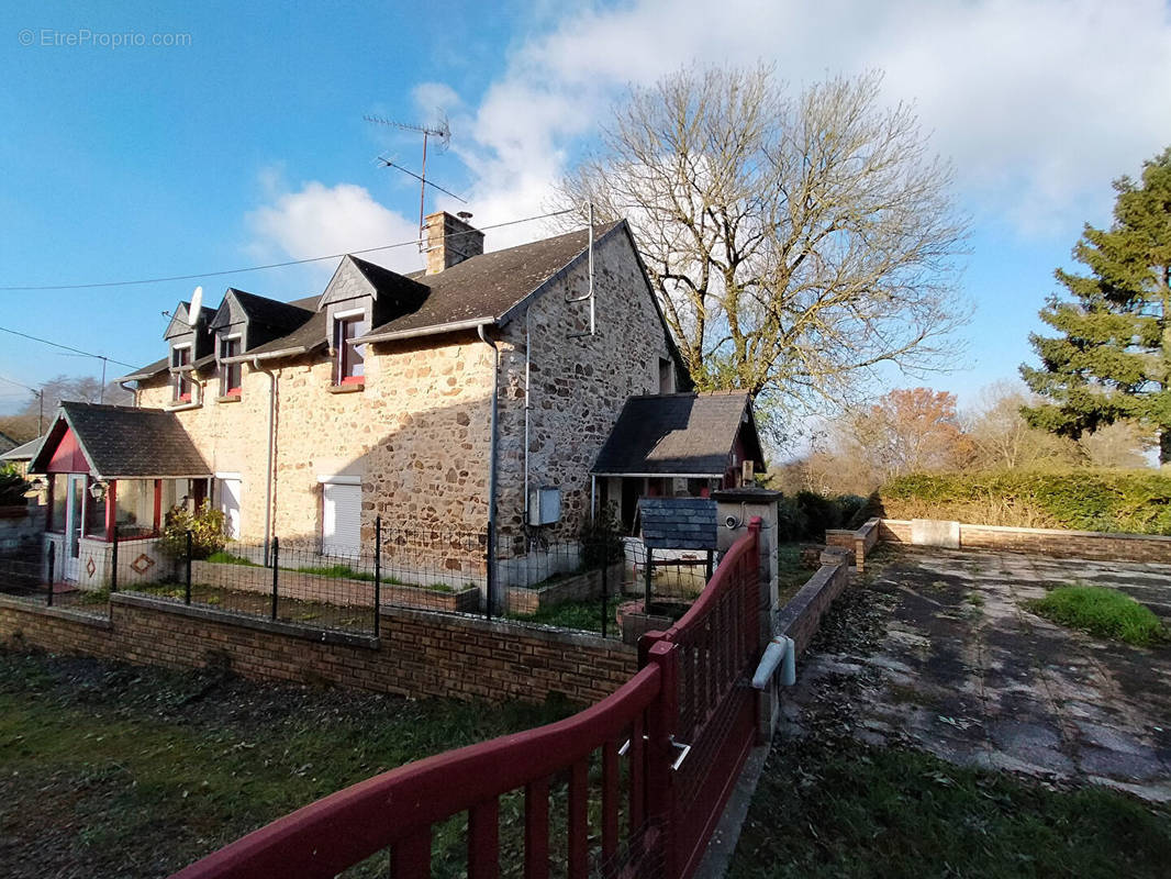 Maison à JAVRON-LES-CHAPELLES