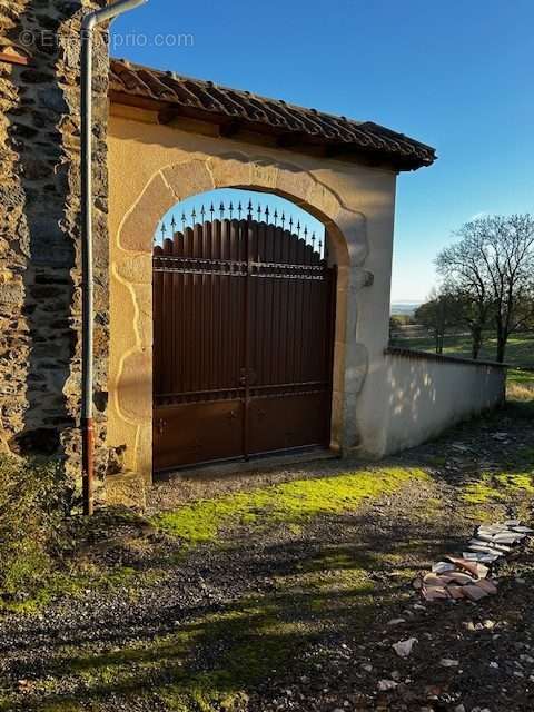 Maison à MONESTIES