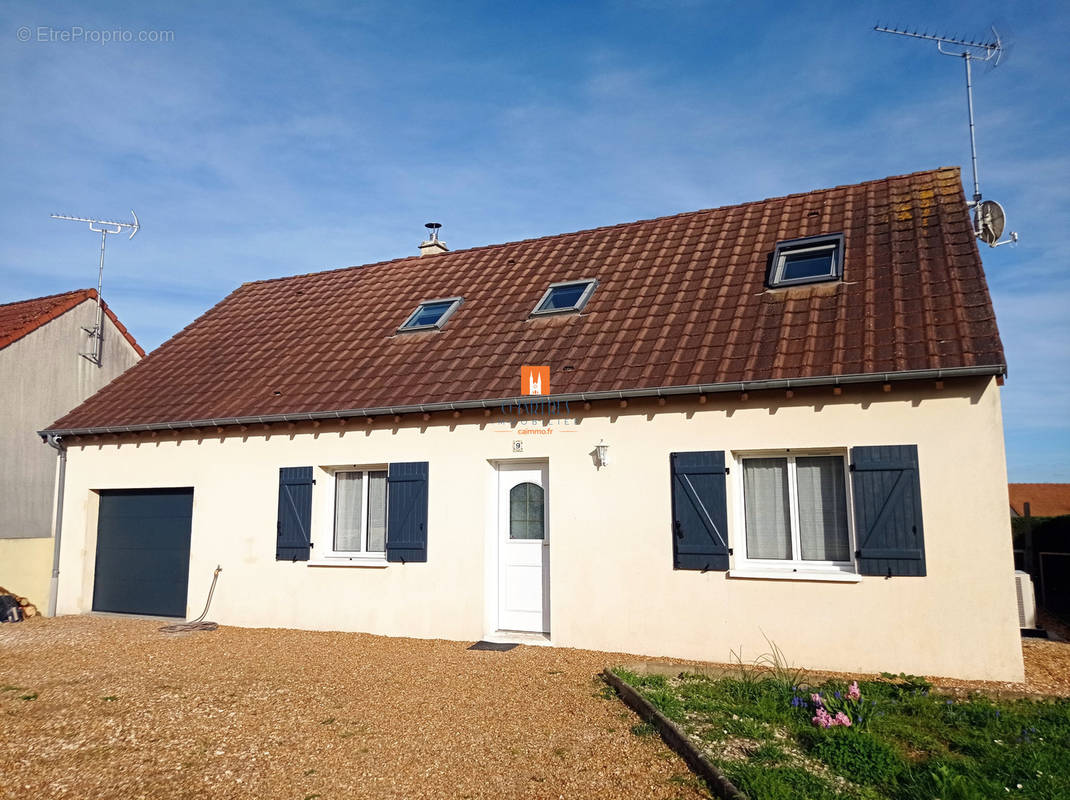 Maison à SAINT-DENIS-LES-PONTS