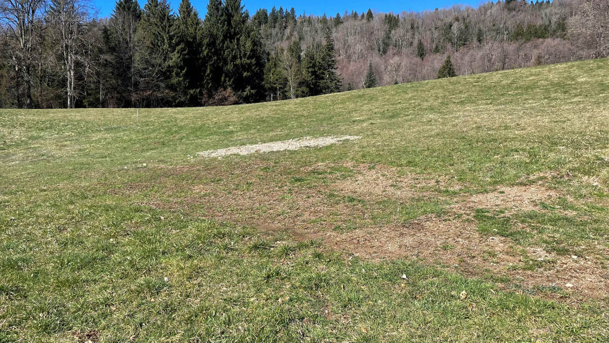 Terrain à BOURGET-EN-HUILE