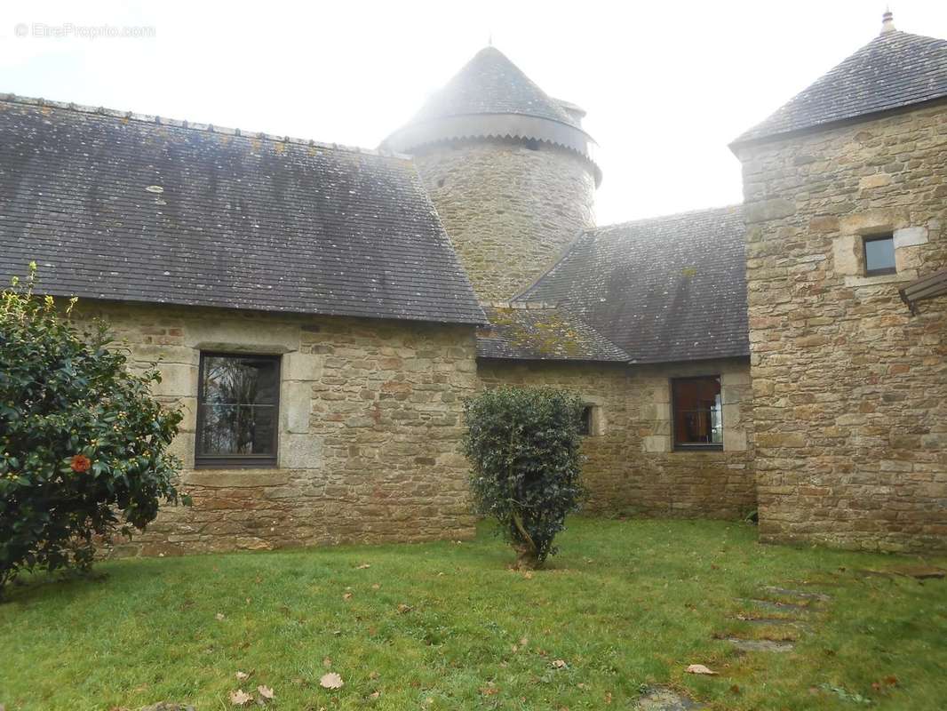 Maison à SAINT-ETIENNE-DE-MONTLUC