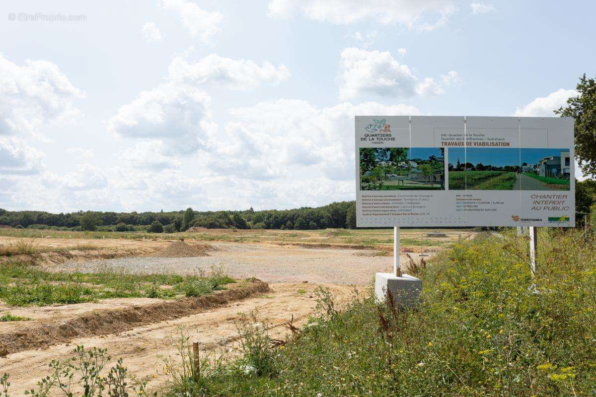 Terrain à CHAVAGNE