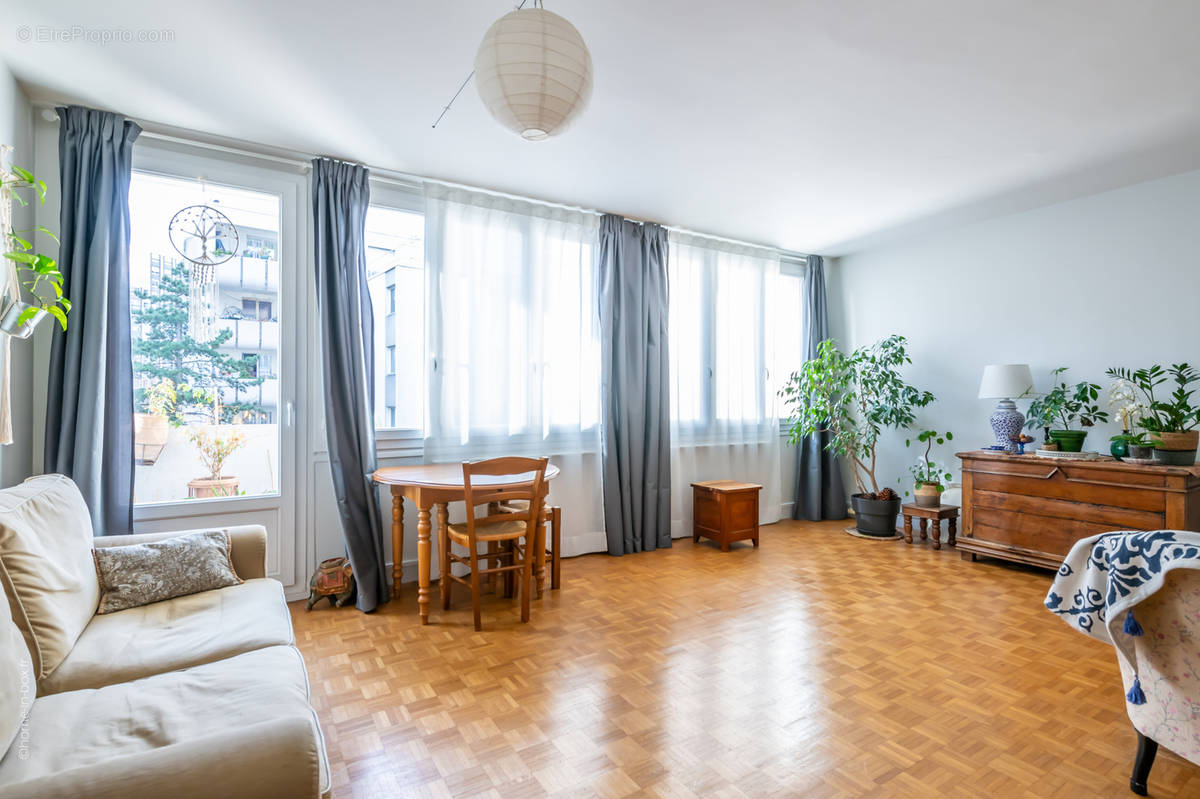 Appartement à PARIS-20E