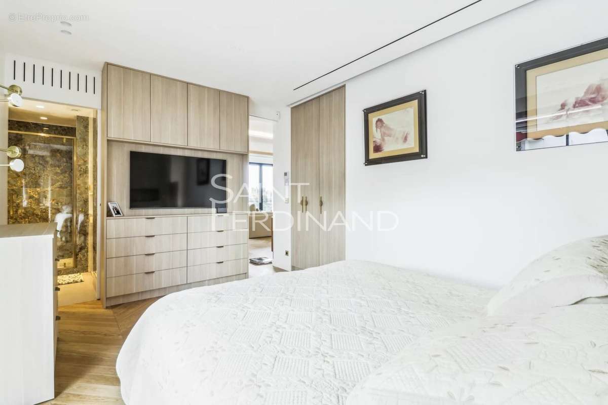 Appartement à NEUILLY-SUR-SEINE