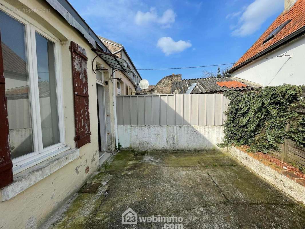 Un cour bien exposée - Maison à LAON