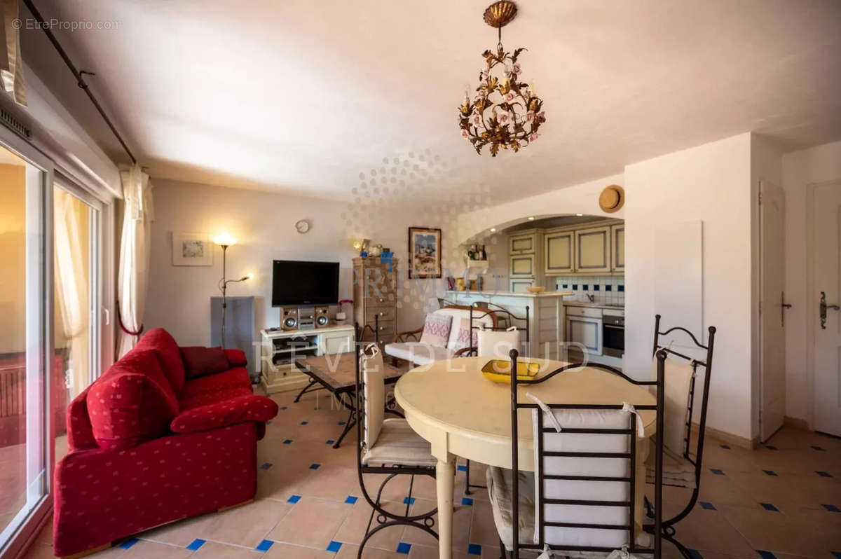 Appartement à ROQUEBRUNE-SUR-ARGENS