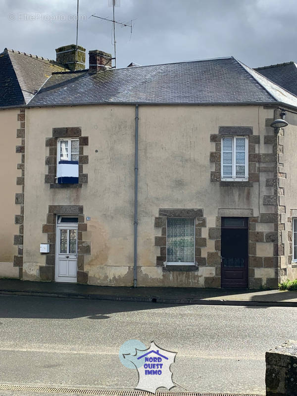 Maison à AMBRIERES-LES-VALLEES