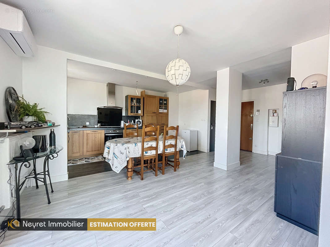 Appartement à SAINT-GENIS-LAVAL