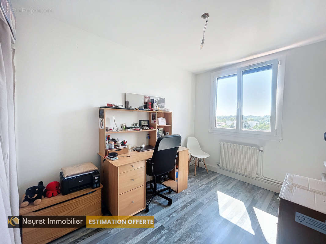 Appartement à SAINT-GENIS-LAVAL