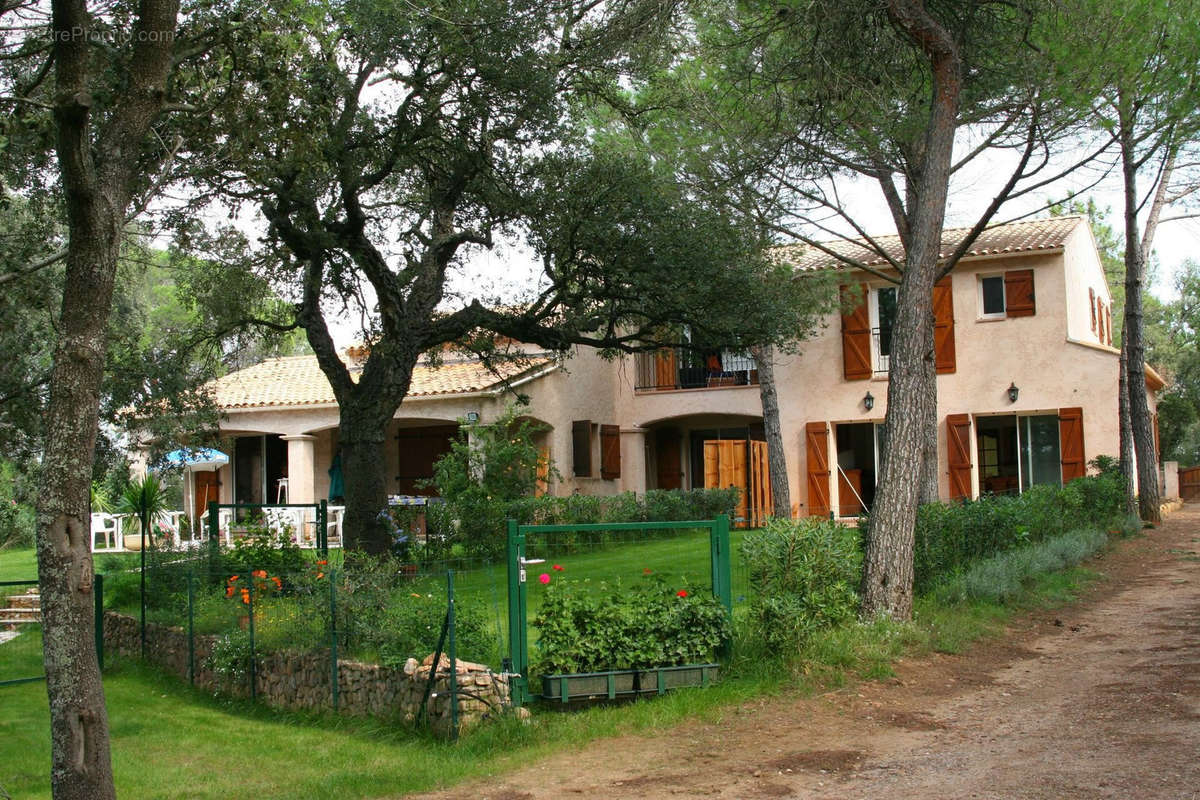 Maison à ROQUEBRUNE-SUR-ARGENS