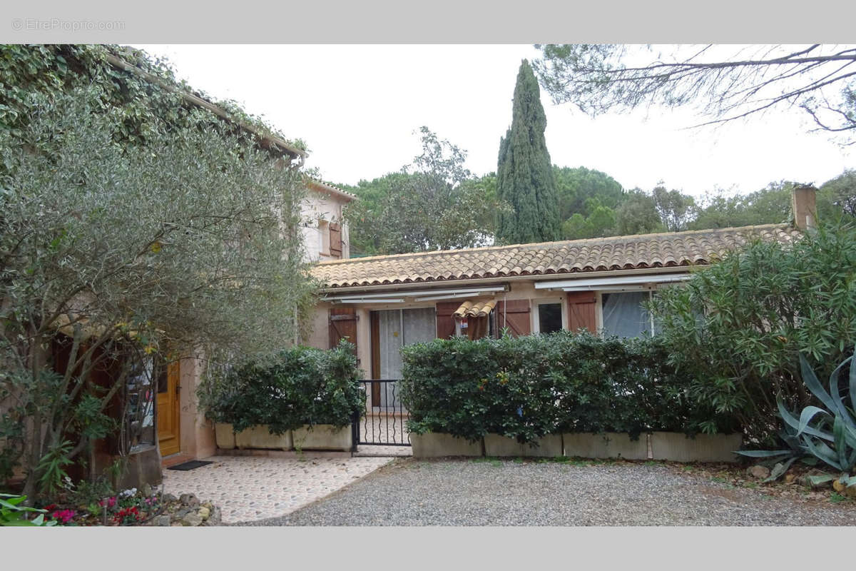 Maison à ROQUEBRUNE-SUR-ARGENS