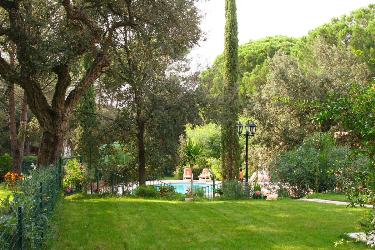 Maison à ROQUEBRUNE-SUR-ARGENS