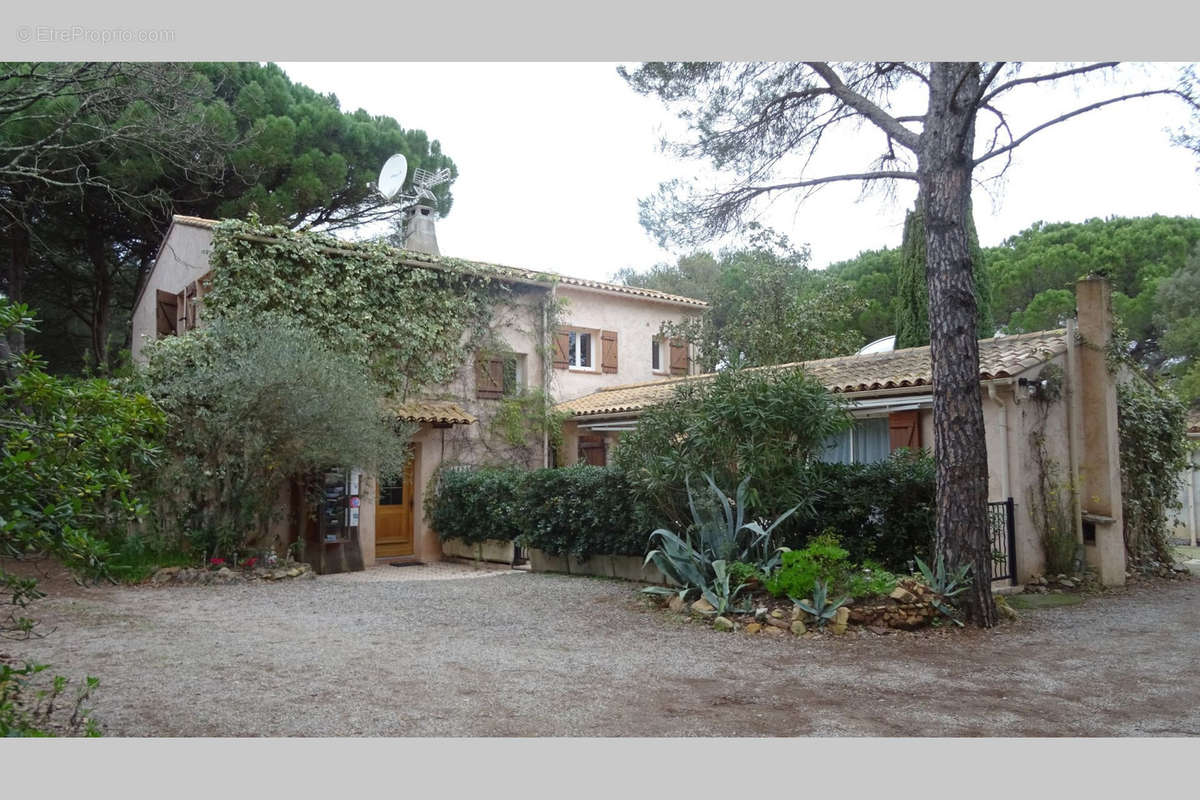 Maison à ROQUEBRUNE-SUR-ARGENS