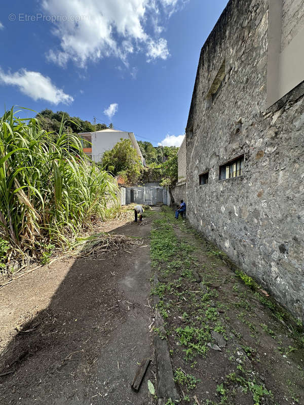 Terrain à SAINT-PIERRE