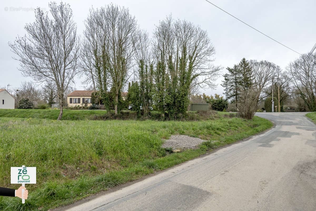 Terrain à LE CHAMP-SAINT-PERE