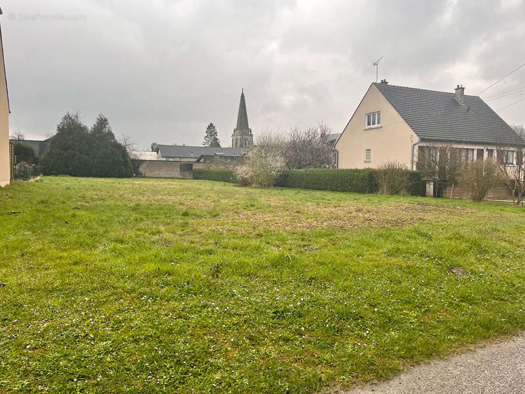 Terrain à COUCY-LA-VILLE