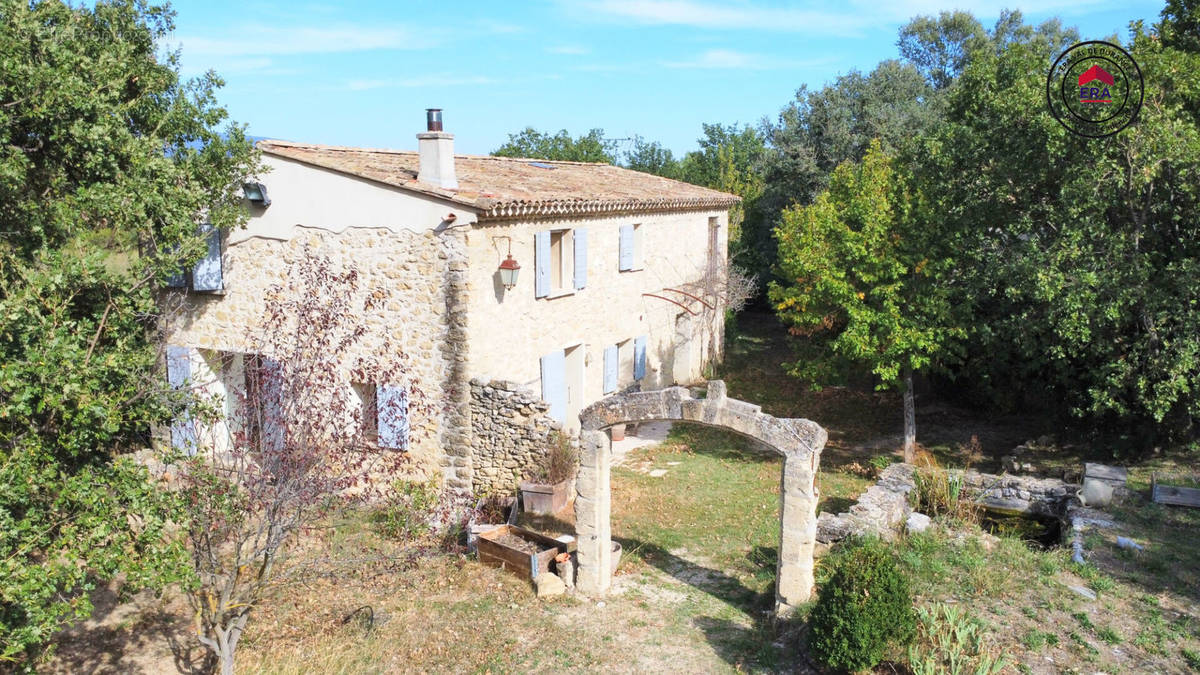 Maison à VAUGINES