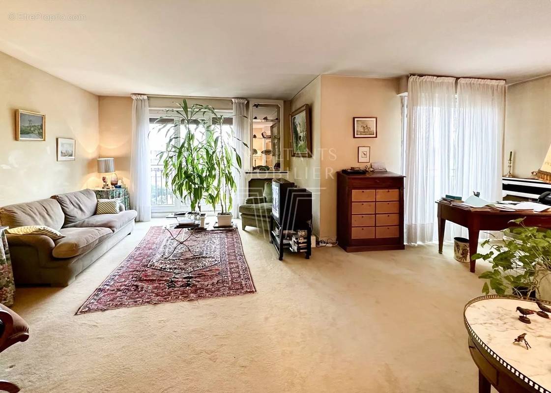 Appartement à NEUILLY-SUR-SEINE