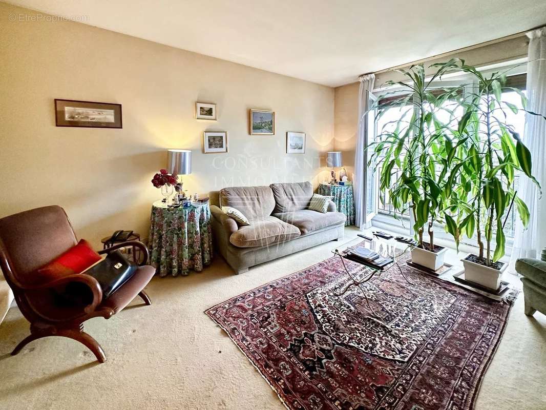 Appartement à NEUILLY-SUR-SEINE