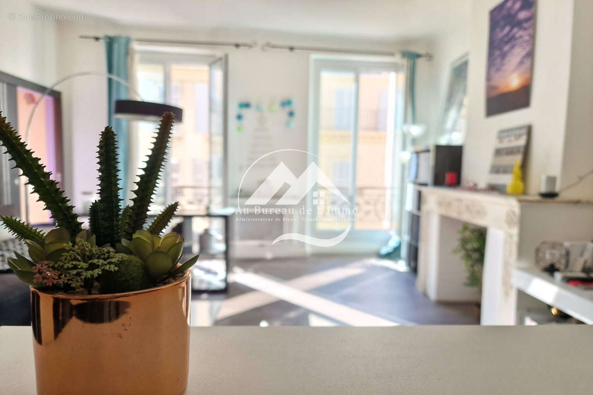 Appartement à MARSEILLE-1E