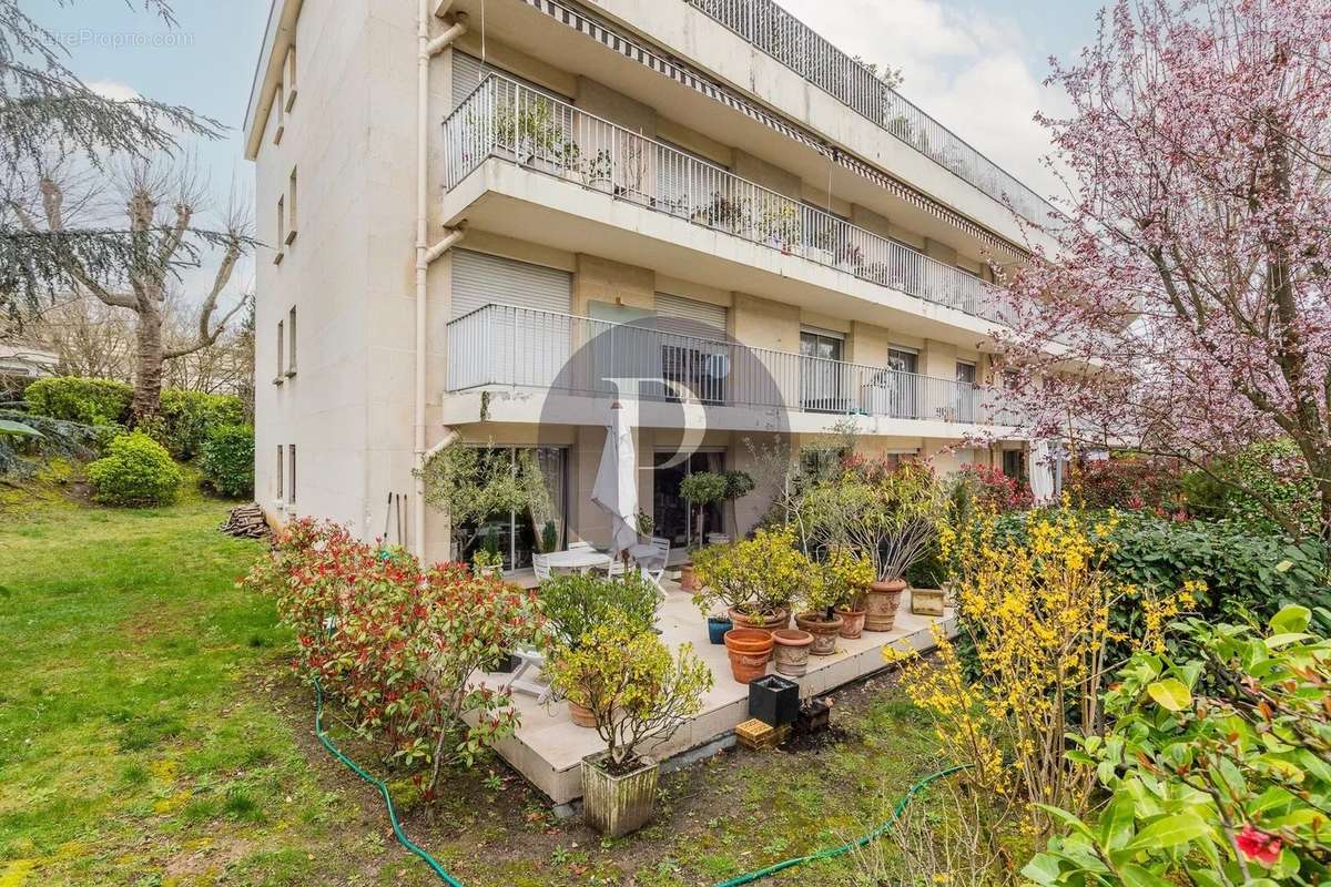 Appartement à LE PLESSIS-ROBINSON