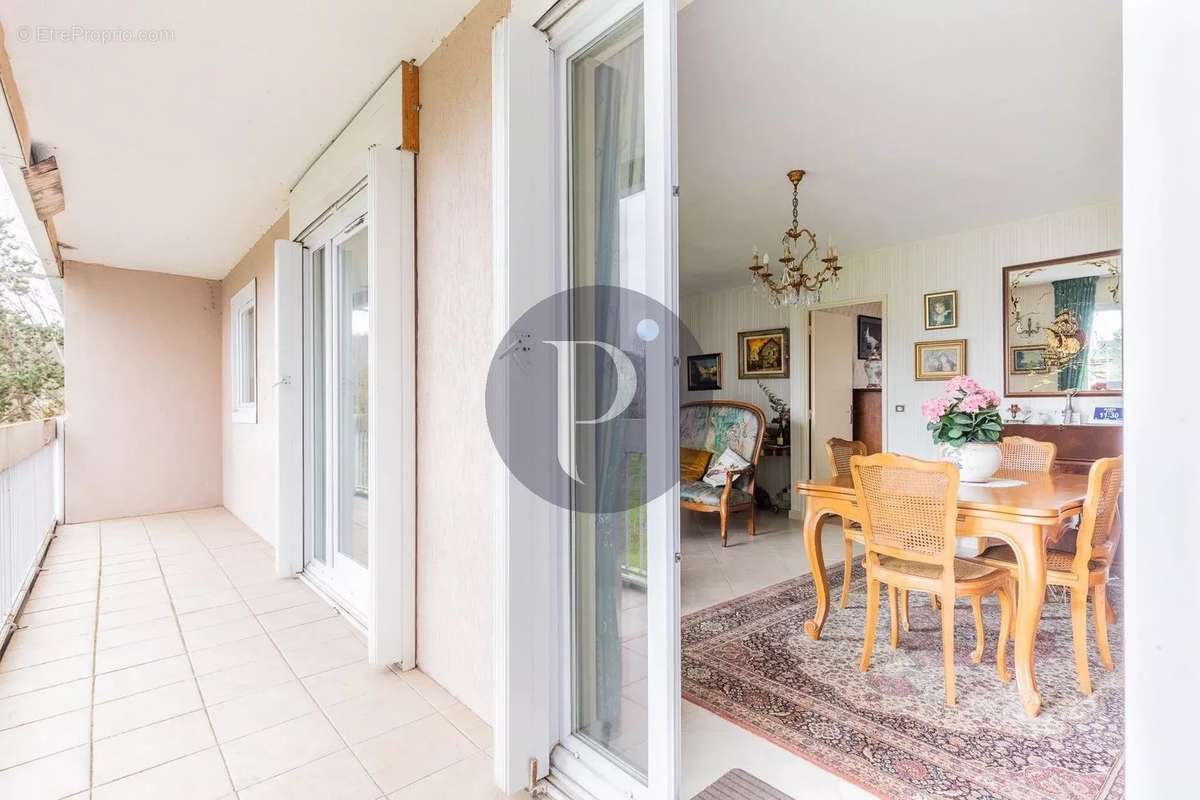 Appartement à VERRIERES-LE-BUISSON